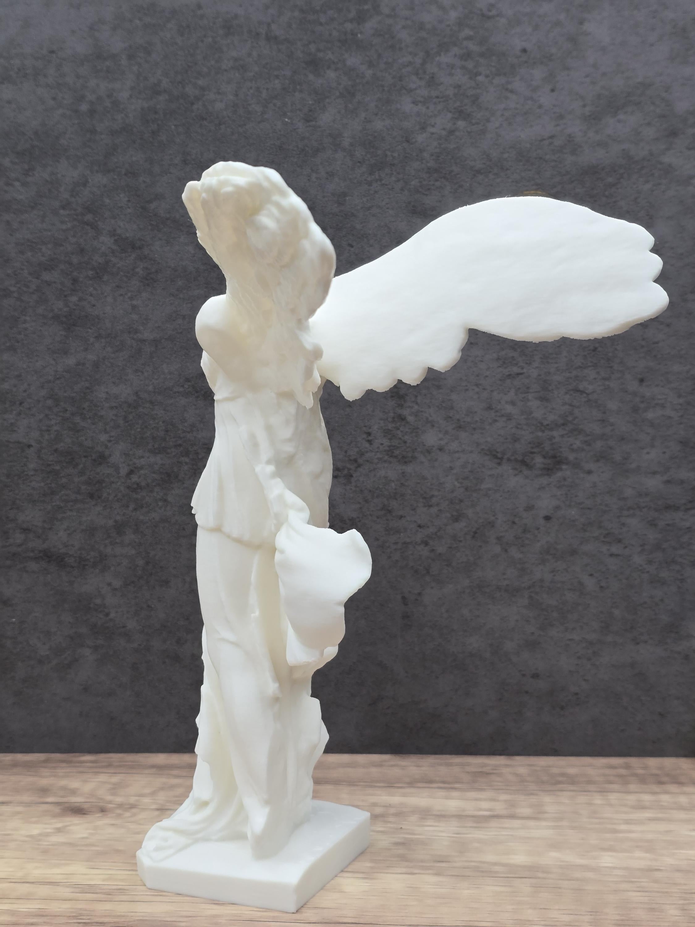 Winged Victory of Samothrace Statue