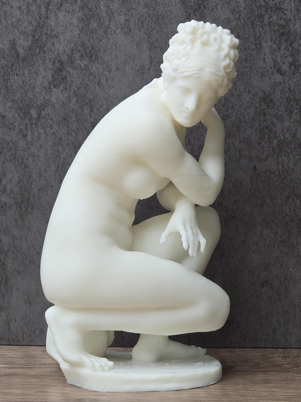 Venus Crouching Statue