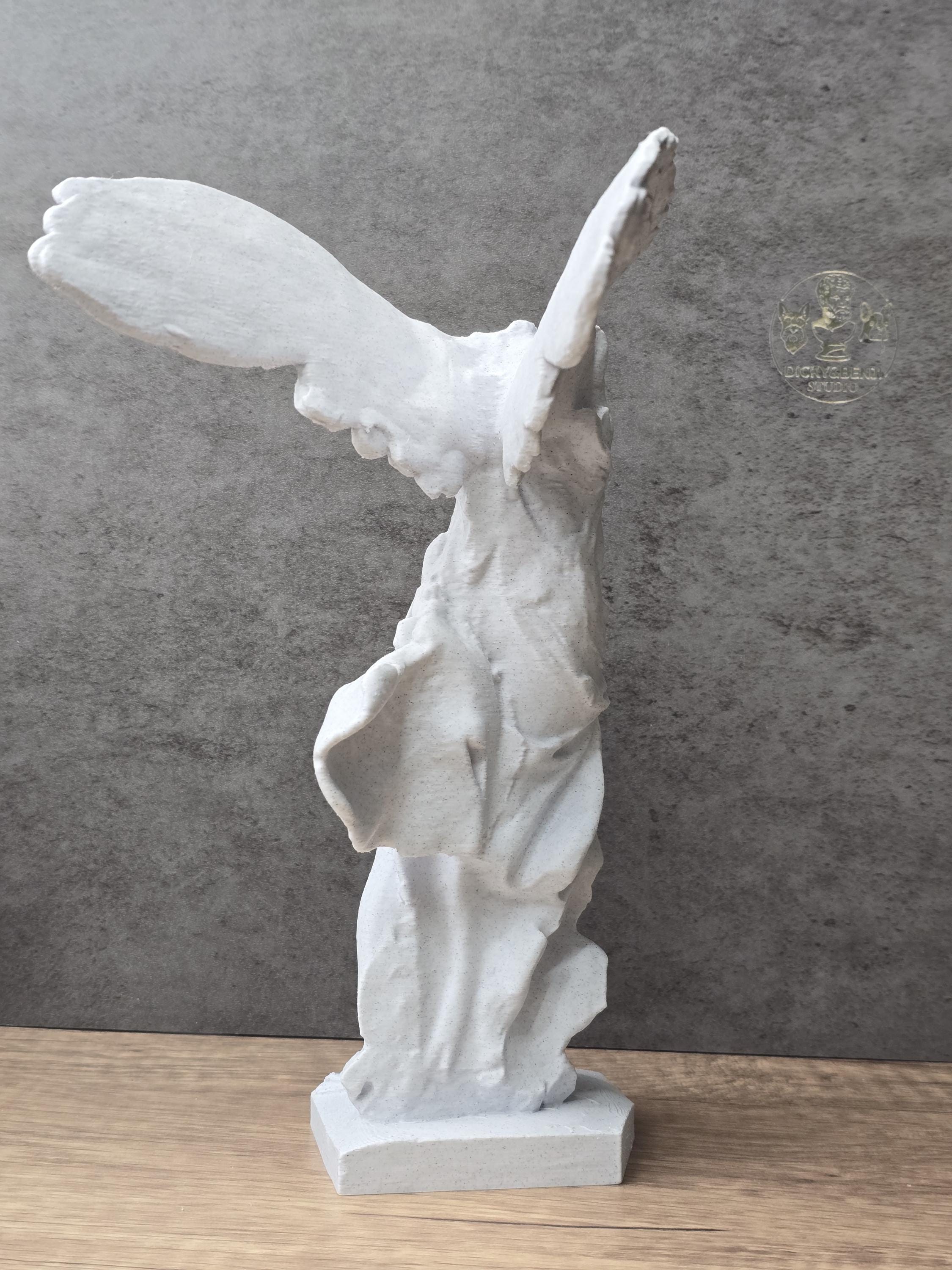 Winged Victory of Samothrace Statue
