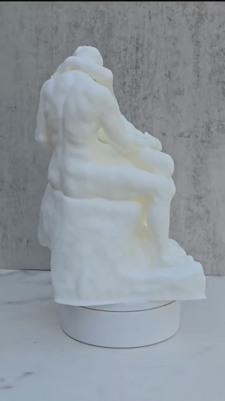 The Kiss Statue