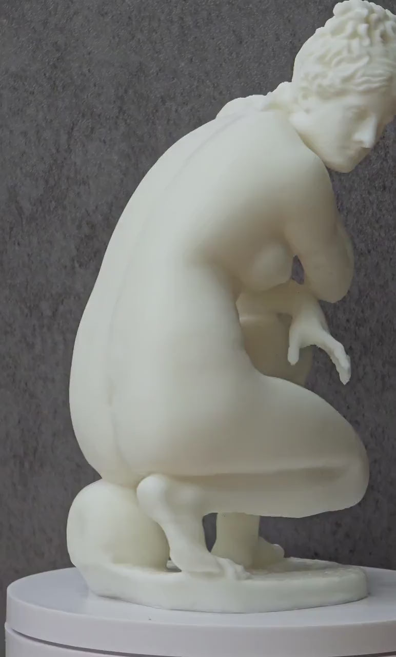 Venus Crouching Statue