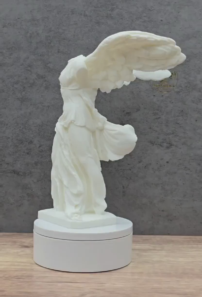 Winged Victory of Samothrace Statue